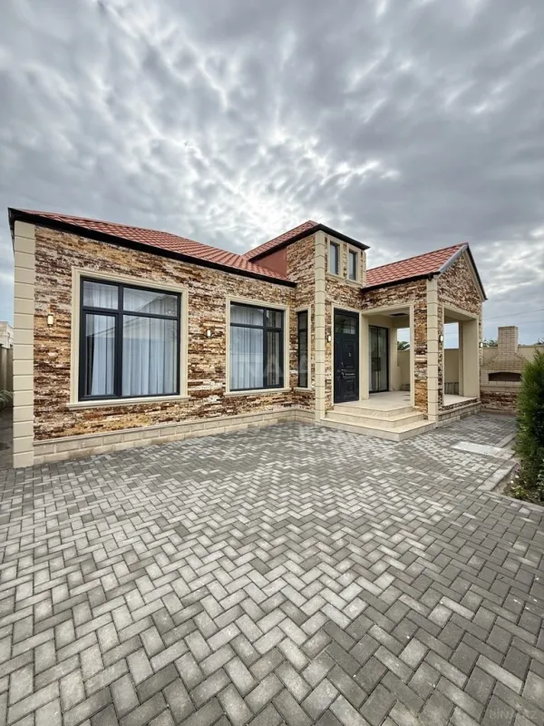 Satılır 4 otaqlı həyət evi 140 m²