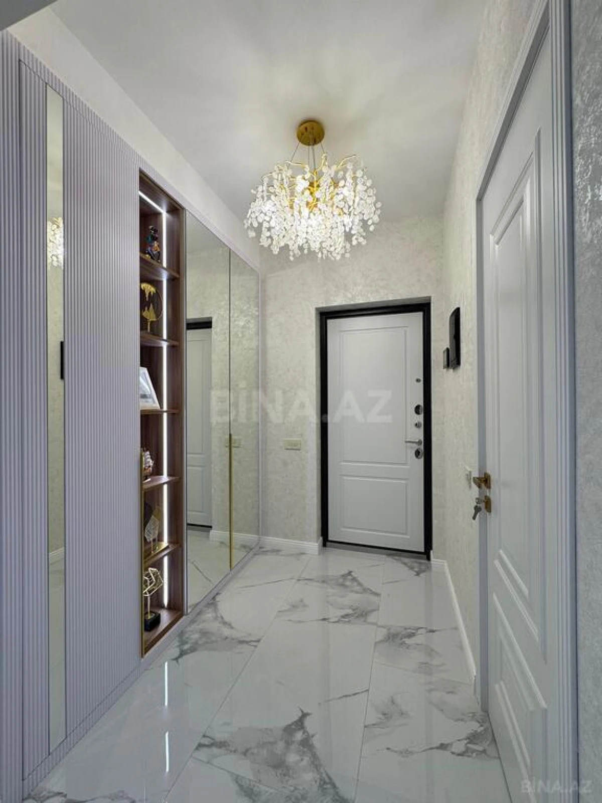 Satılır 4 otaqlı mənzil 110 m²