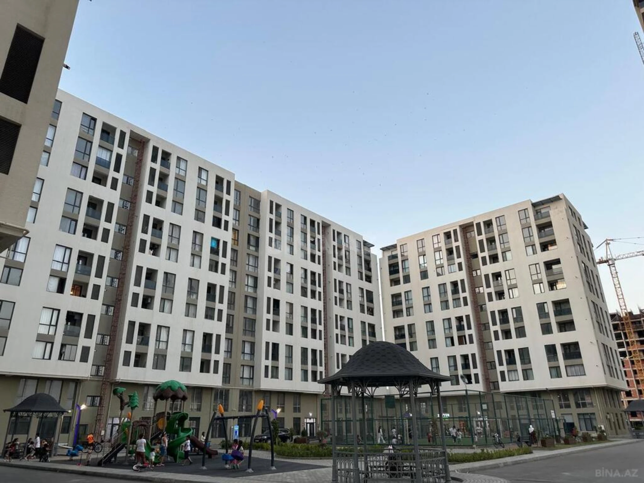 Satılır 4 otaqlı mənzil 110 m²