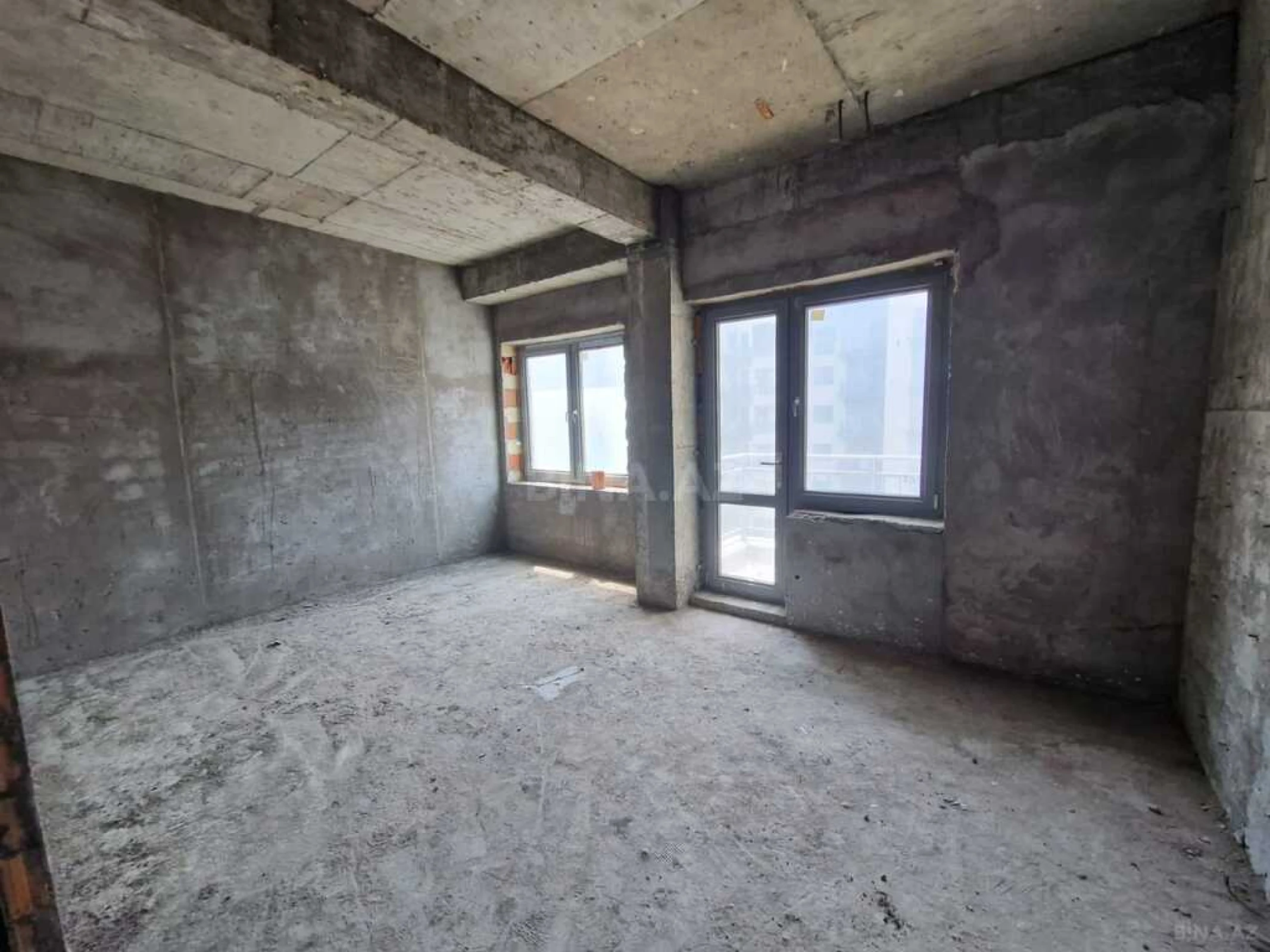 Satılır 5 otaqlı mənzil 200 m²