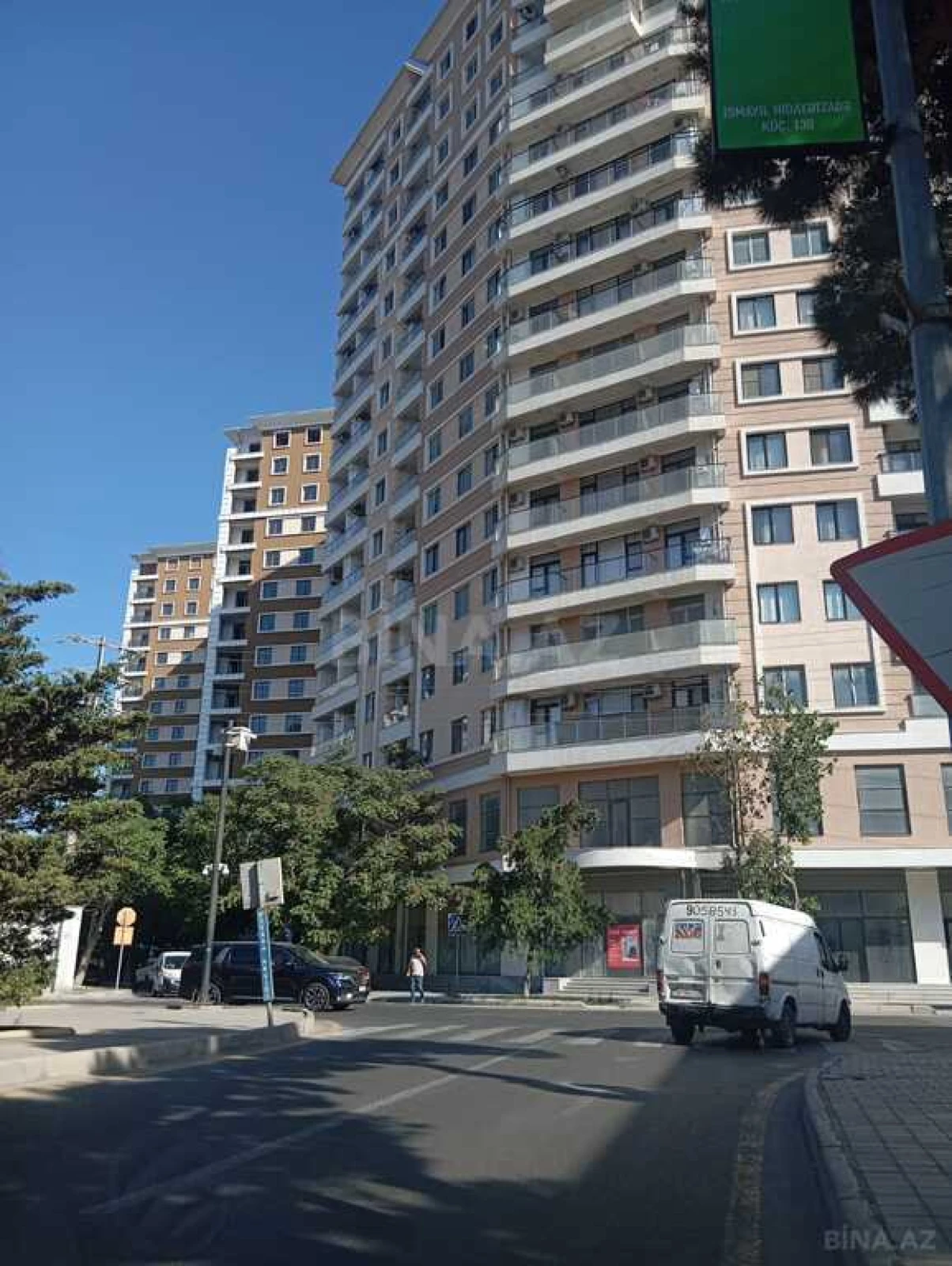 Satılır 3 otaqlı mənzil 136 m²