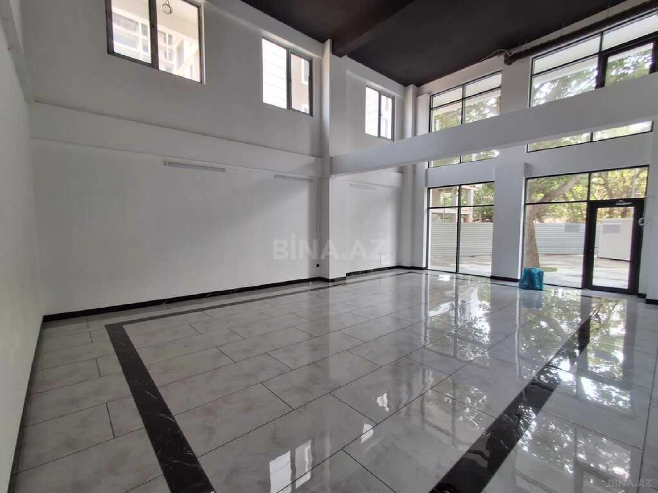 Satılır 3 otaqlı mənzil 136 m²