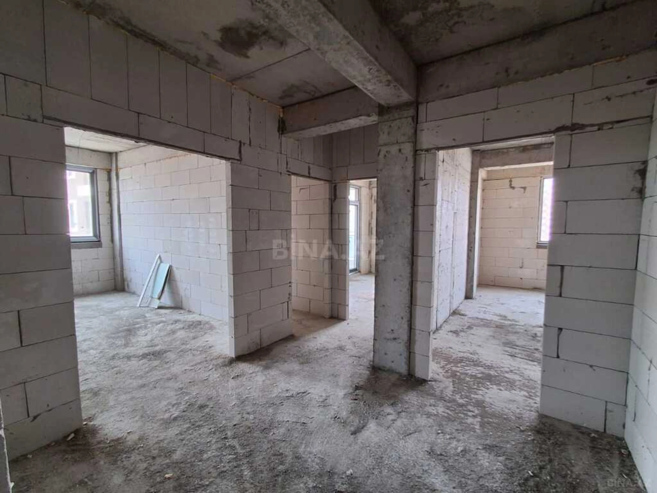 Satılır 3 otaqlı mənzil 136 m²
