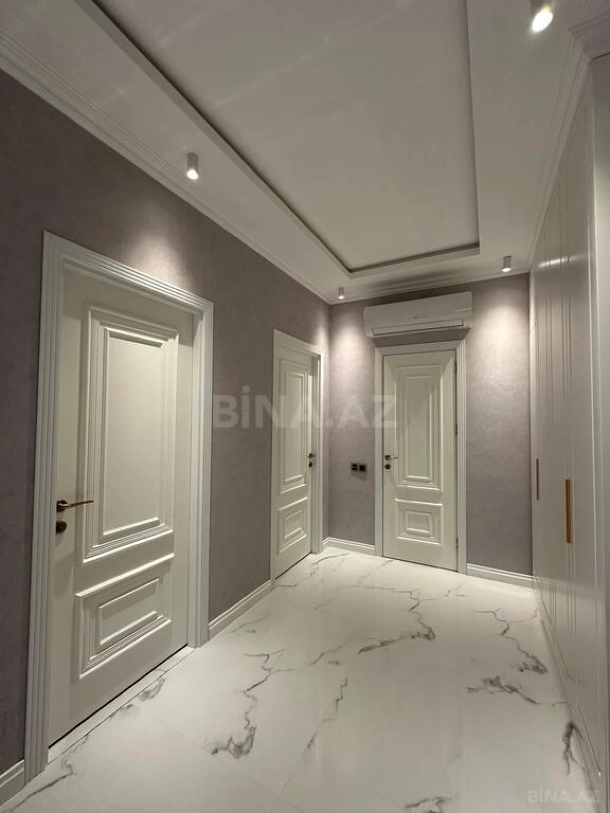 Satılır 4 otaqlı mənzil 144 m²