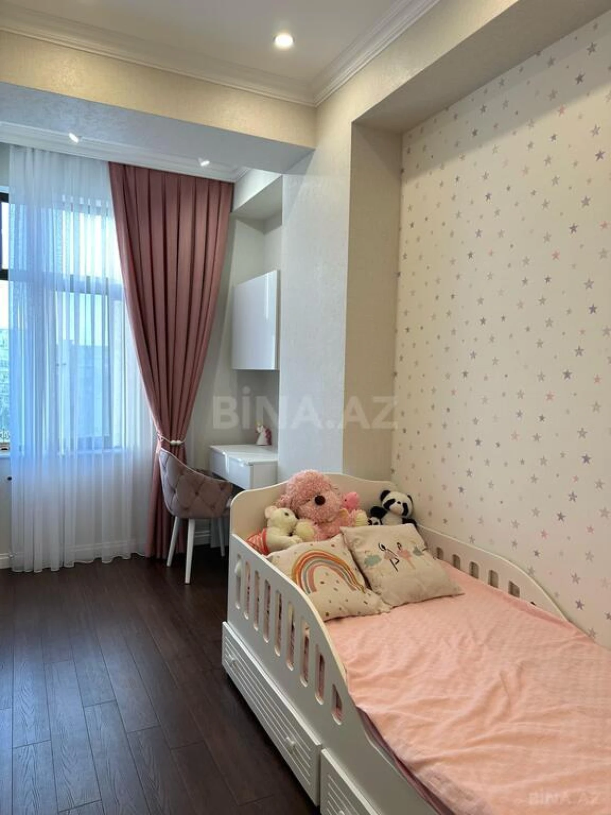 Satılır 4 otaqlı mənzil 144 m²