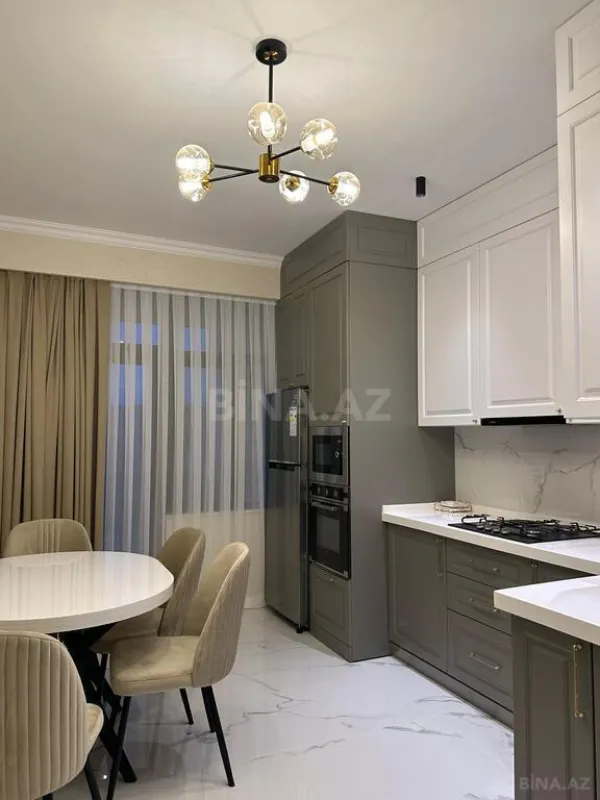 Satılır 4 otaqlı mənzil 144 m²