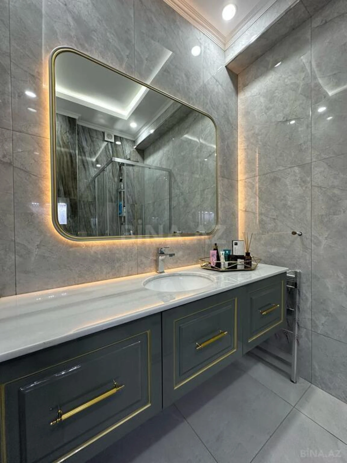 Satılır 4 otaqlı mənzil 144 m²