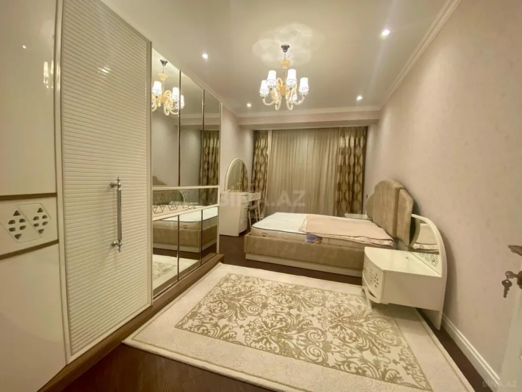 Satılır 4 otaqlı mənzil 144 m²