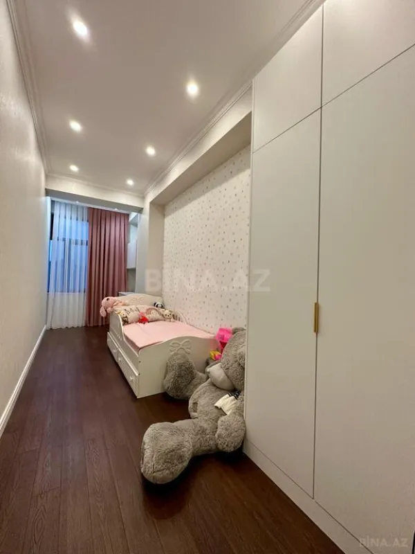 Satılır 4 otaqlı mənzil 144 m²