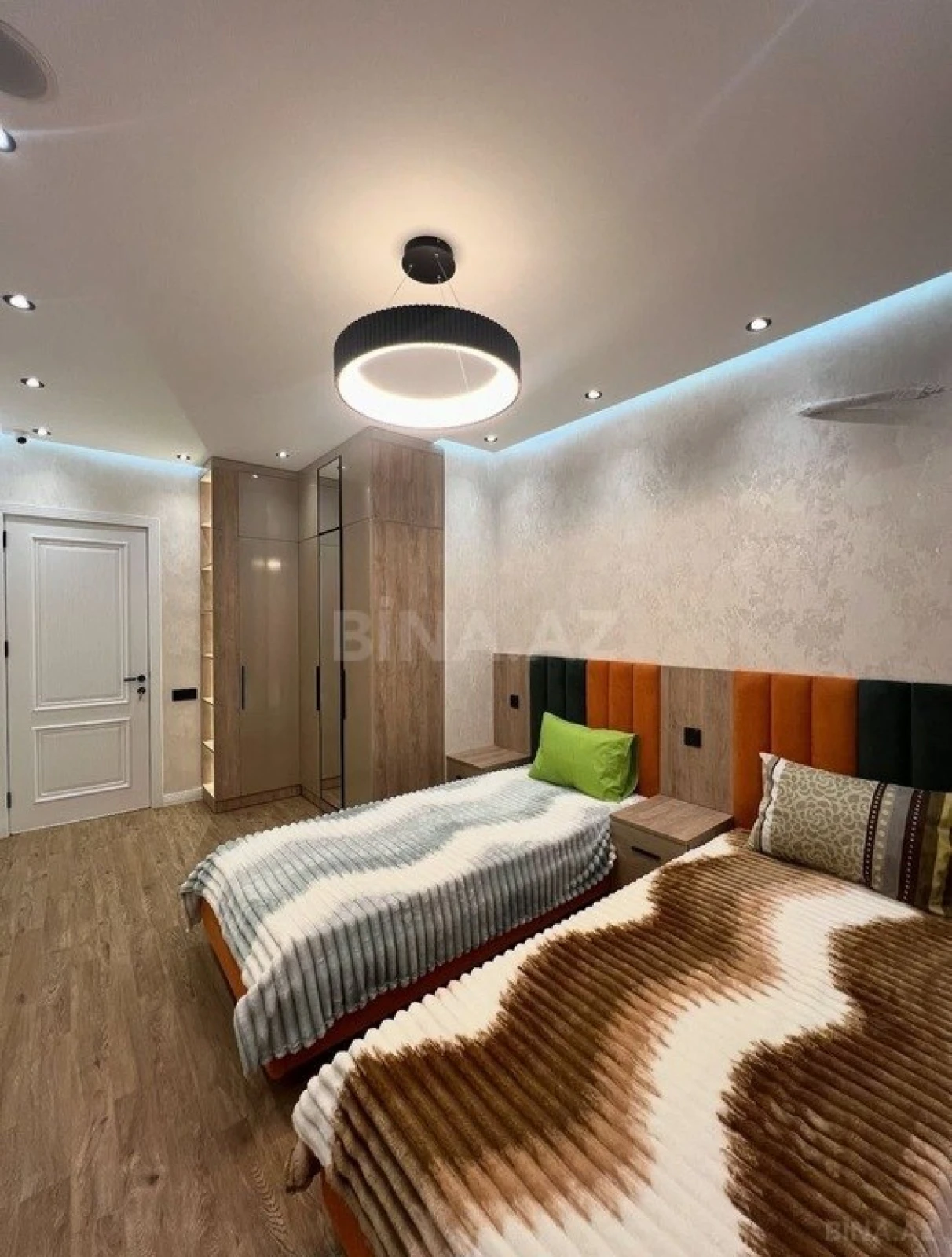 Satılır 3 otaqlı mənzil 101 m²