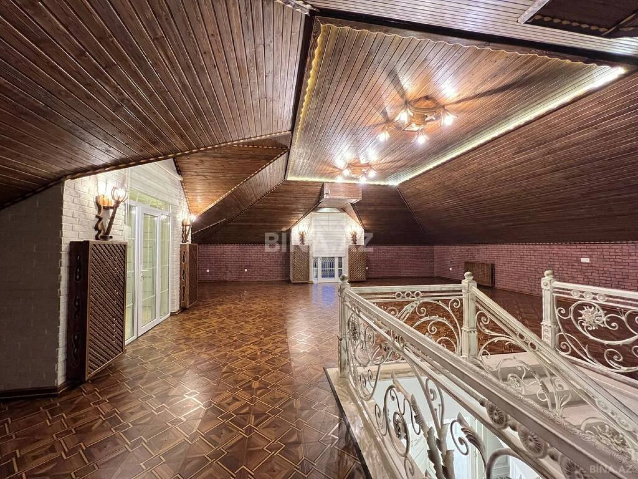 Satılır 7 otaqlı həyət evi 760 m²