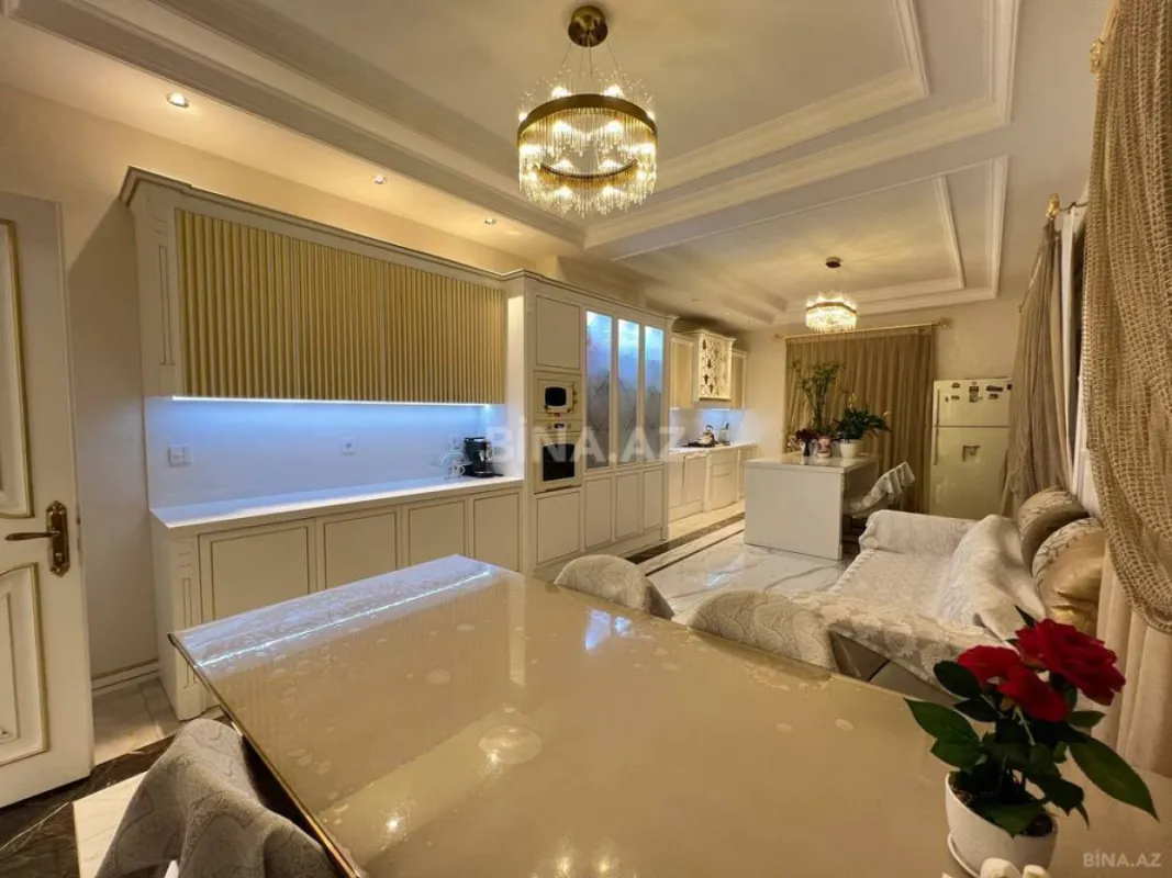 Satılır 7 otaqlı həyət evi 760 m²