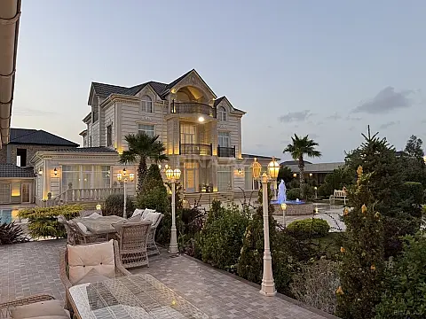 Satılır 7 otaqlı həyət evi 760 m² — Bakı, Novxanı 7 otaq 760.00 m²