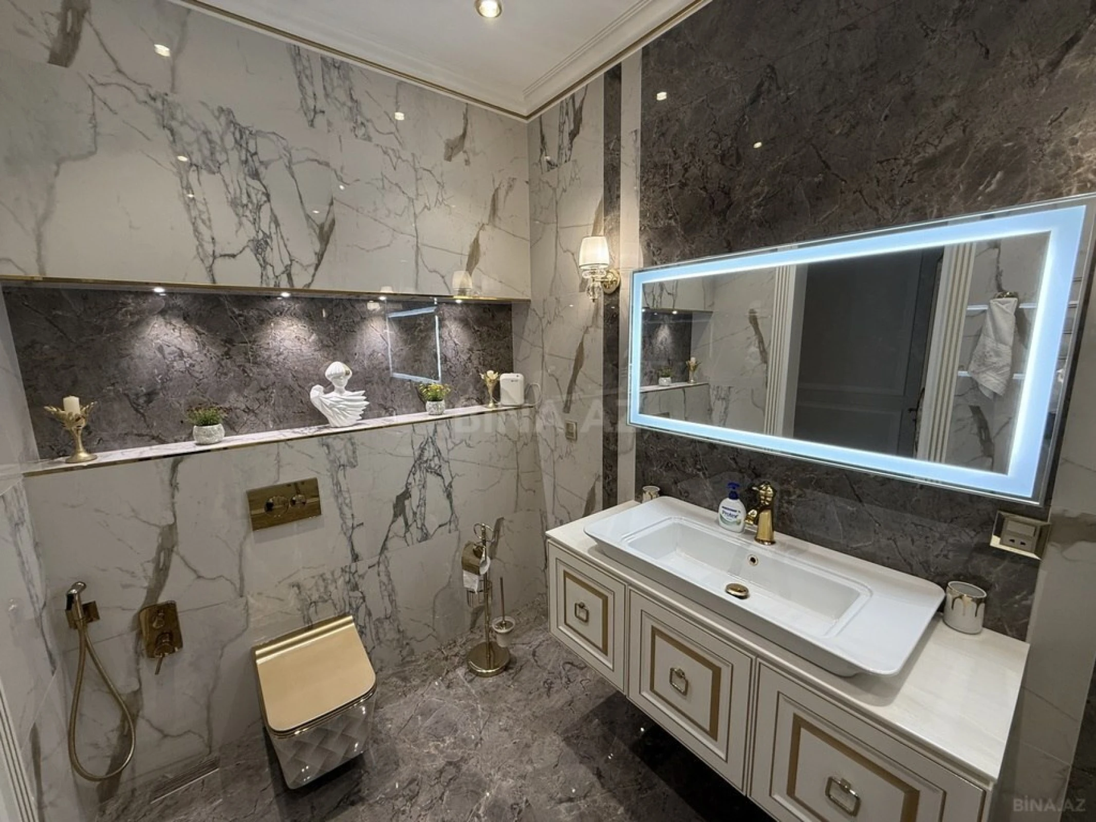 Satılır 7 otaqlı həyət evi 760 m²