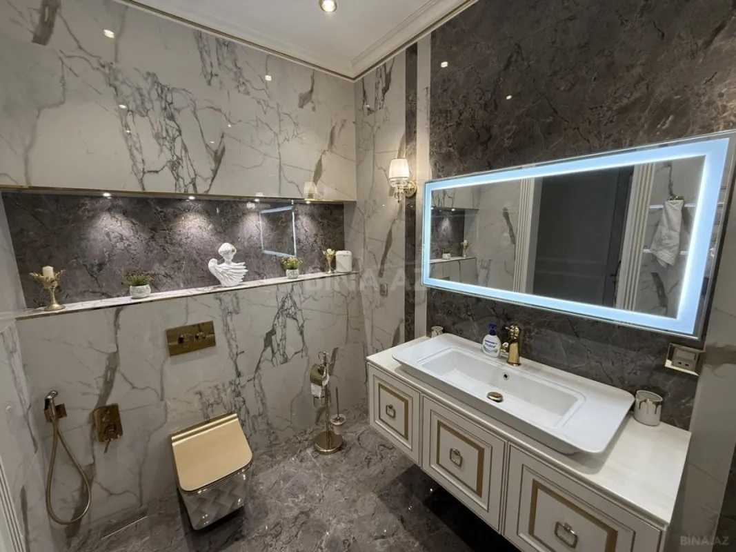 Satılır 7 otaqlı həyət evi 760 m²