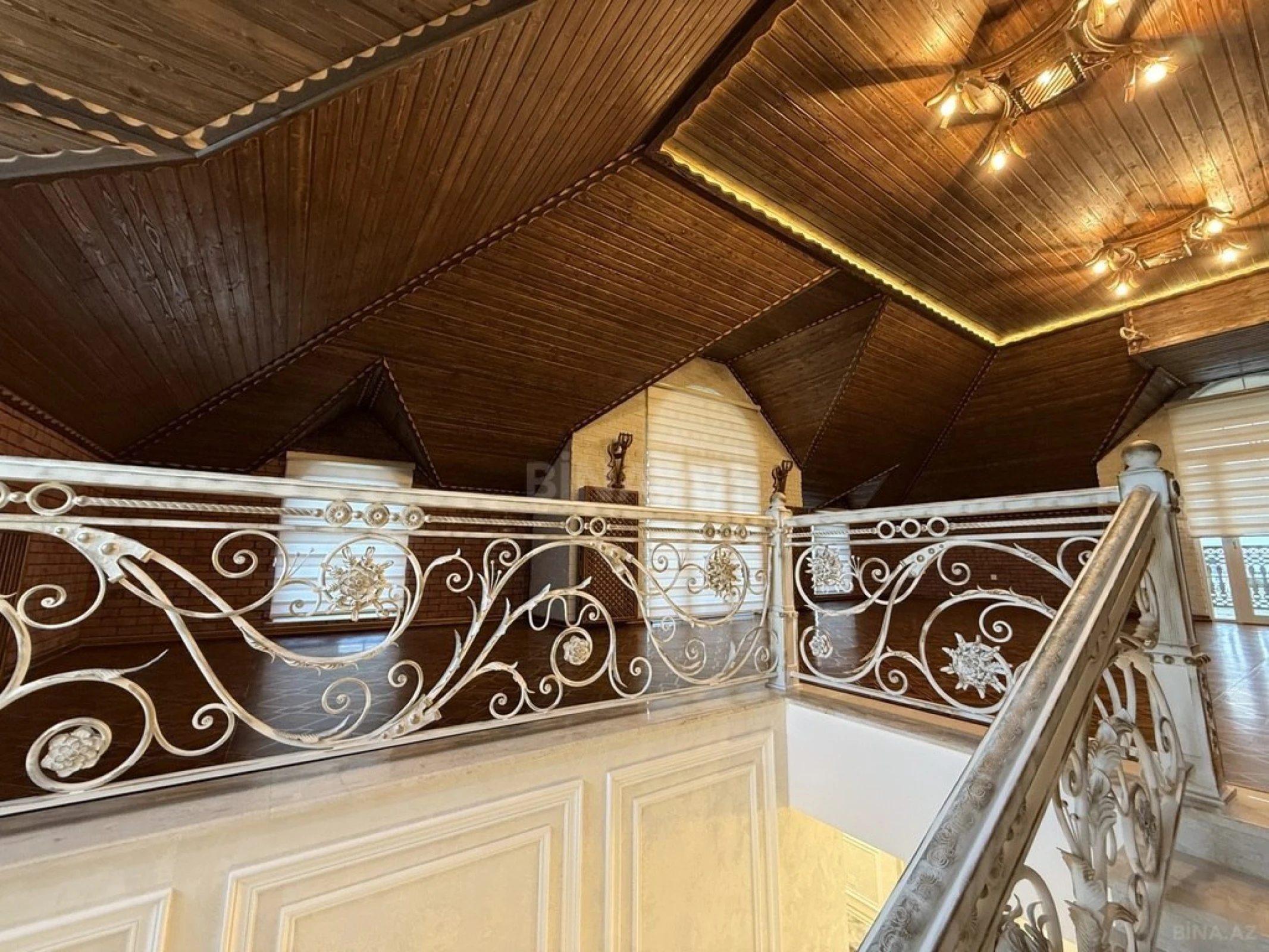 Satılır 7 otaqlı həyət evi 760 m²