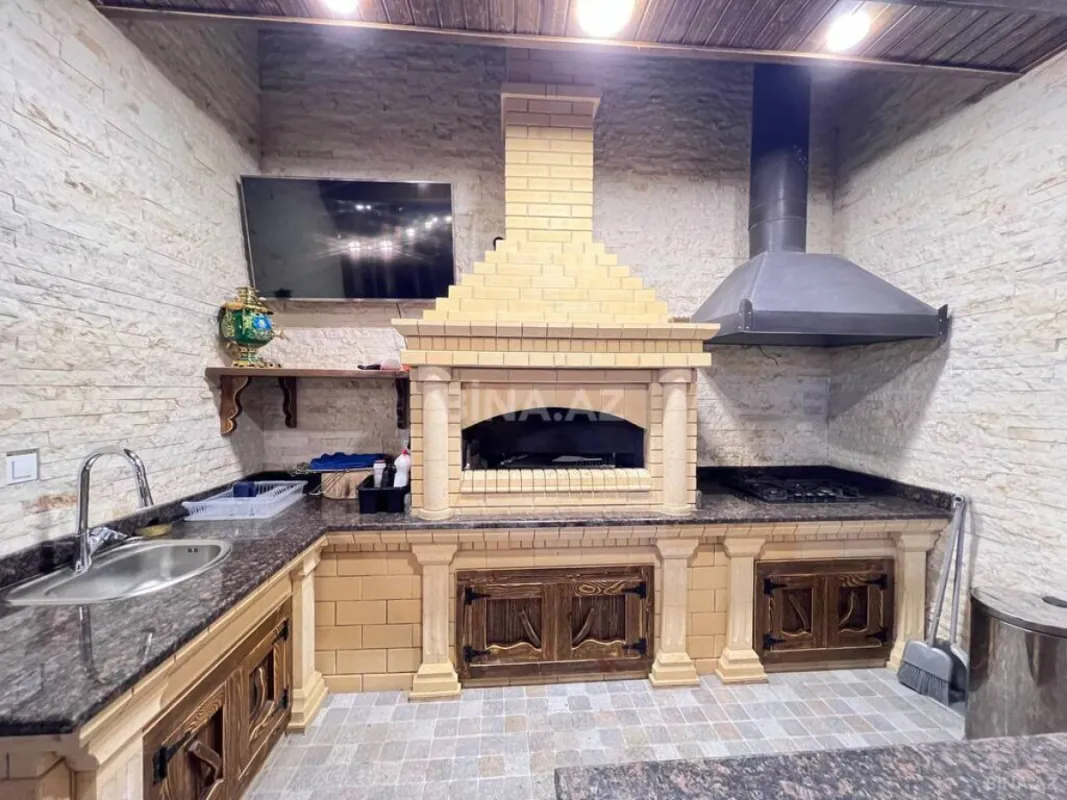 Satılır 7 otaqlı həyət evi 760 m²