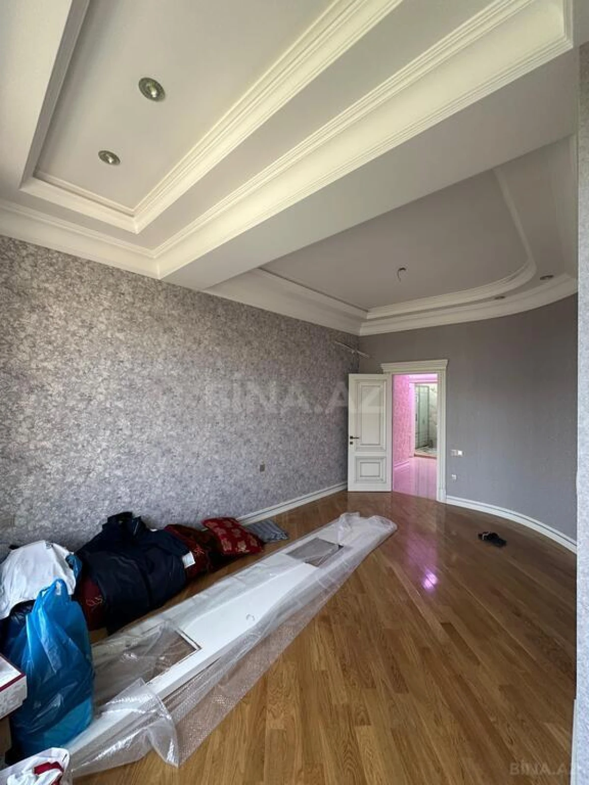 Satılır 3 otaqlı mənzil 125 m²