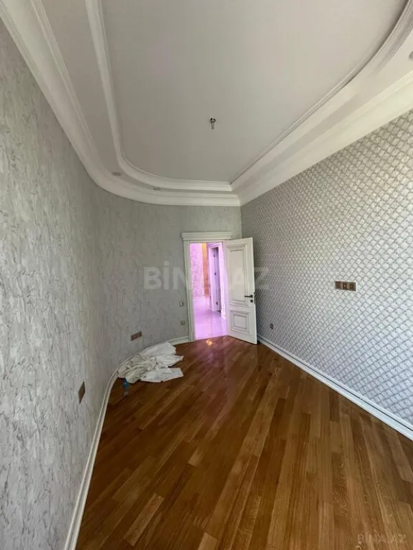 Satılır 3 otaqlı mənzil 125 m²