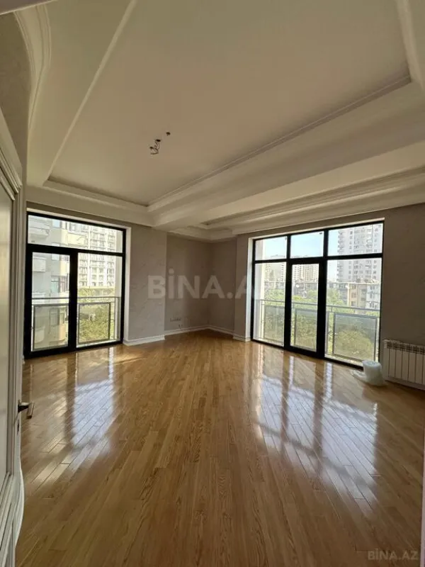 Satılır 3 otaqlı mənzil 125 m²