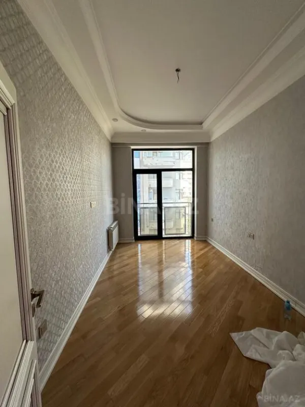 Satılır 3 otaqlı mənzil 125 m²