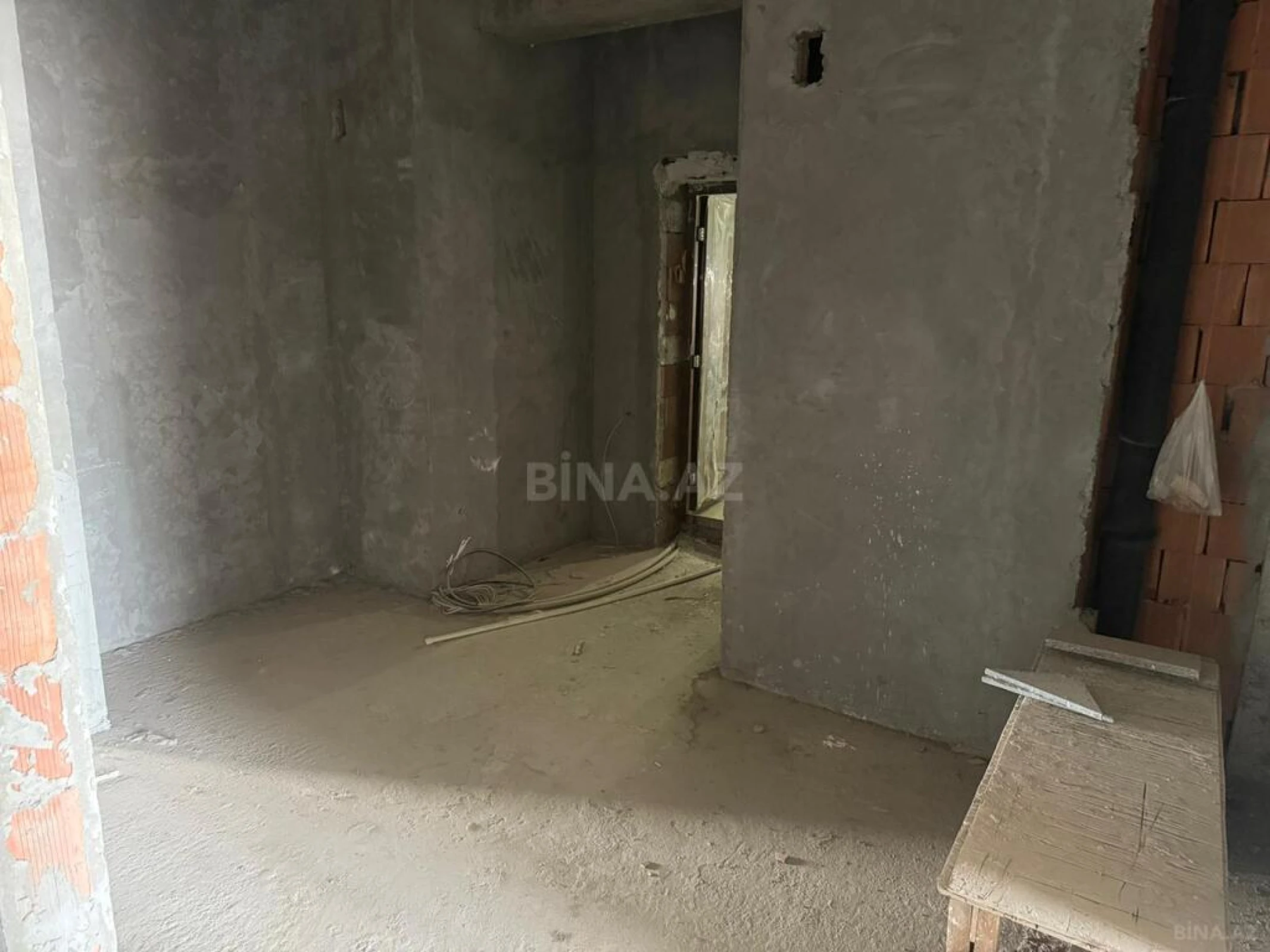 Satılır 4 otaqlı mənzil 157 m²