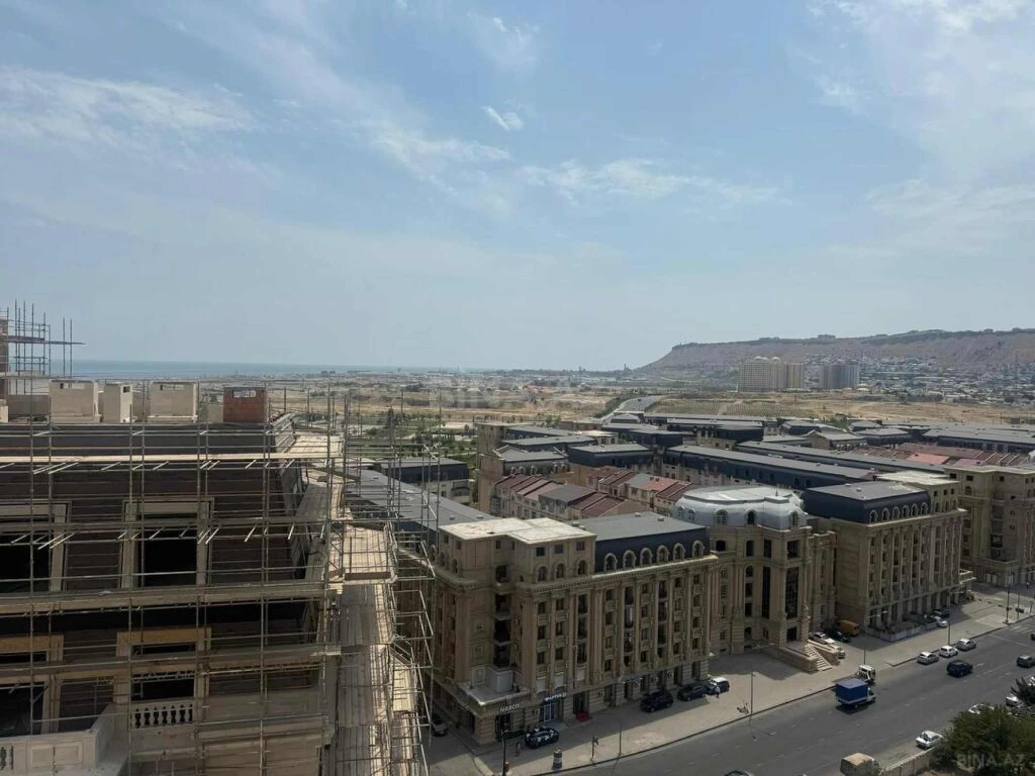 Satılır 4 otaqlı mənzil 157 m²