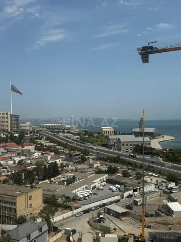 Satılır 4 otaqlı mənzil 157 m²