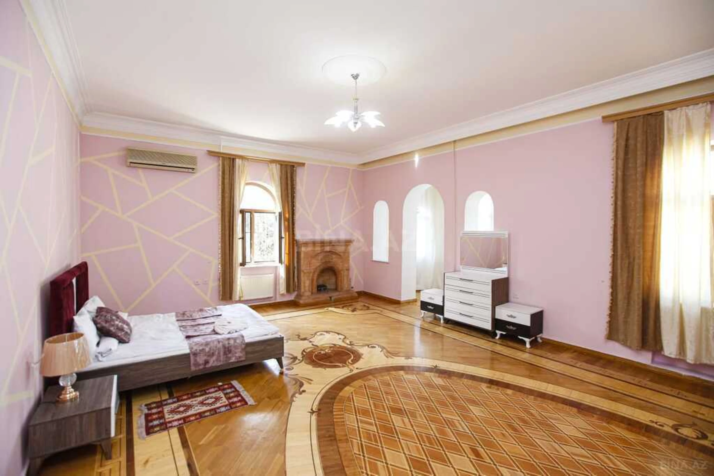 Kirayə verilir 8 otaqlı həyət evi 368 m²