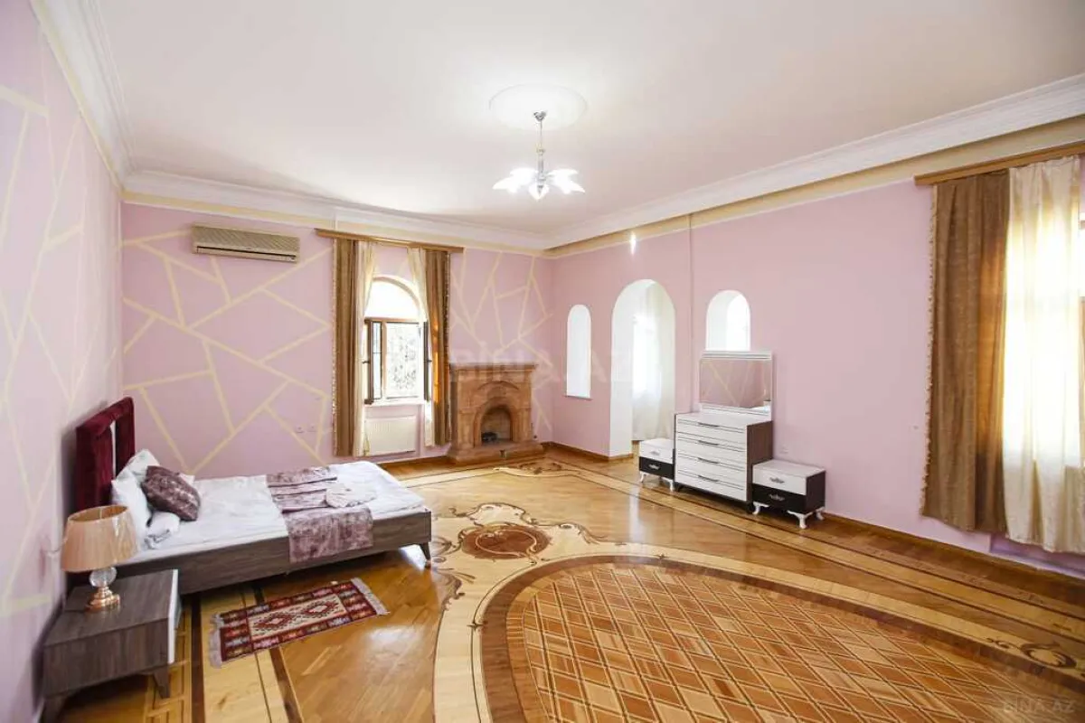 Kirayə verilir 8 otaqlı həyət evi 368 m²