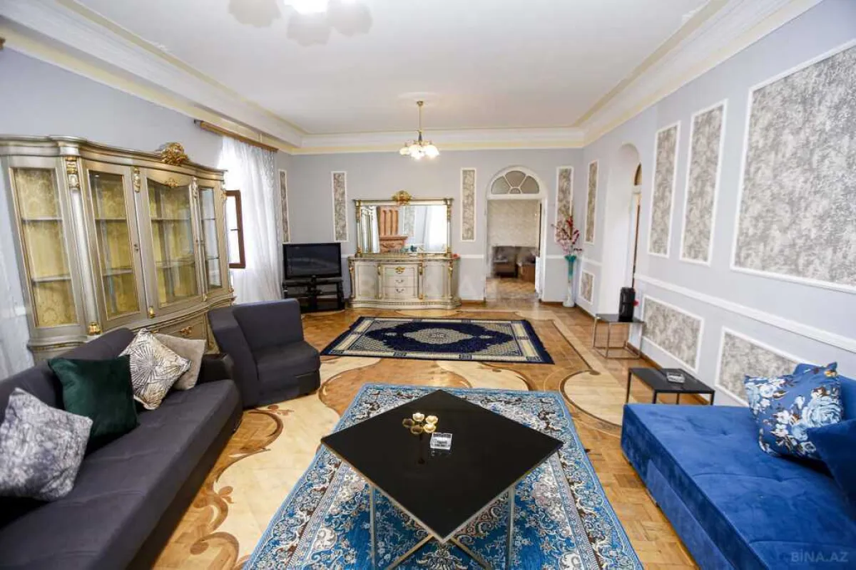 Kirayə verilir 8 otaqlı həyət evi 368 m²