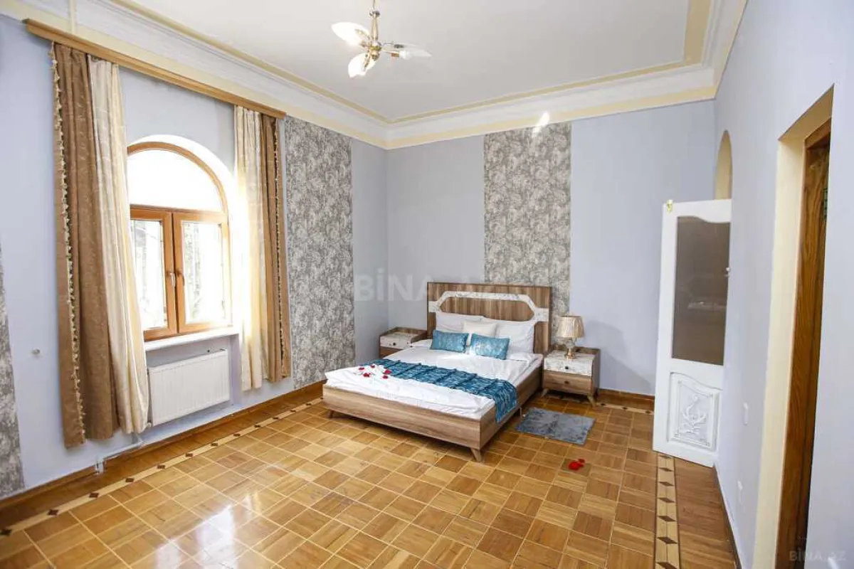 Kirayə verilir 8 otaqlı həyət evi 368 m²