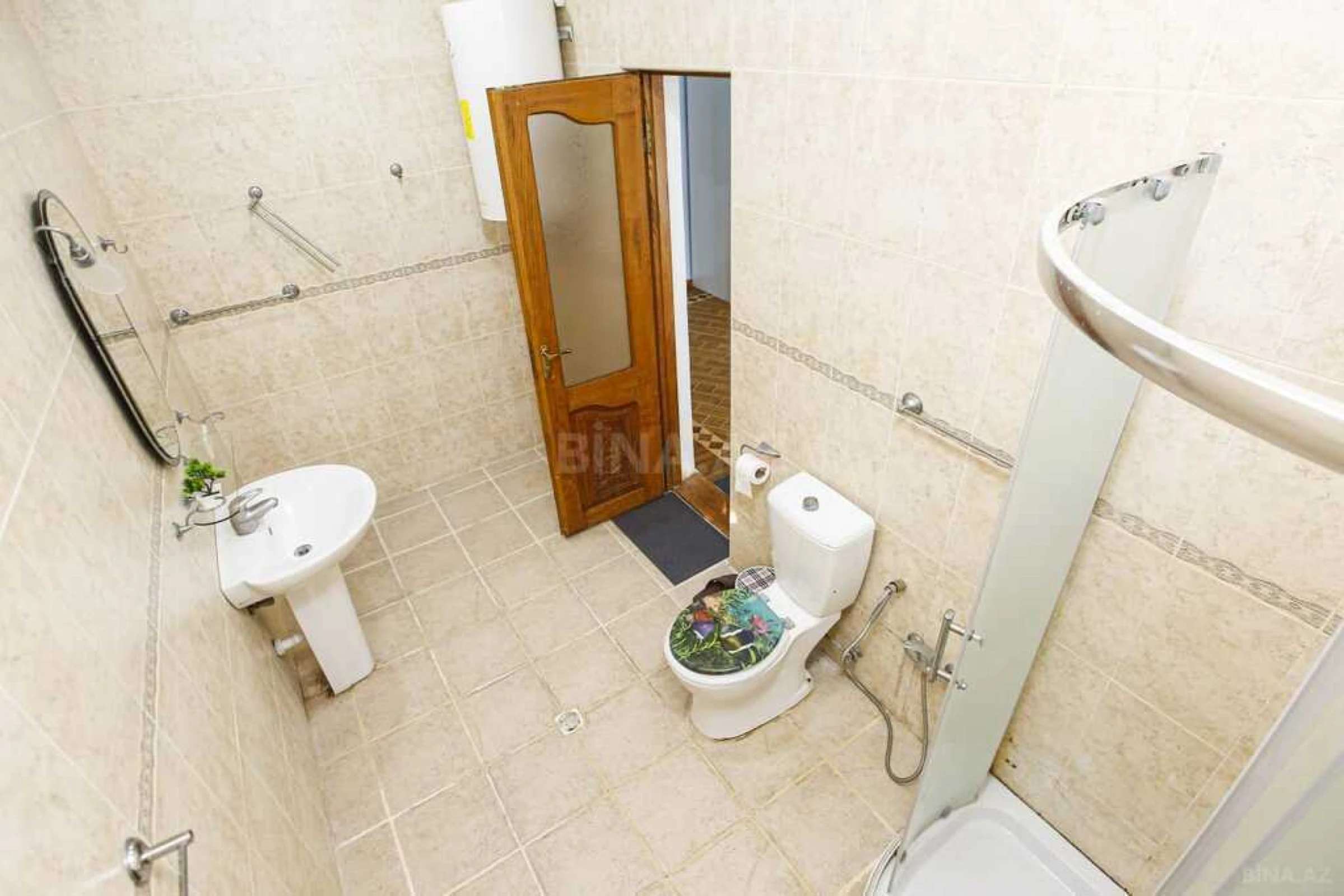 Kirayə verilir 8 otaqlı həyət evi 368 m²