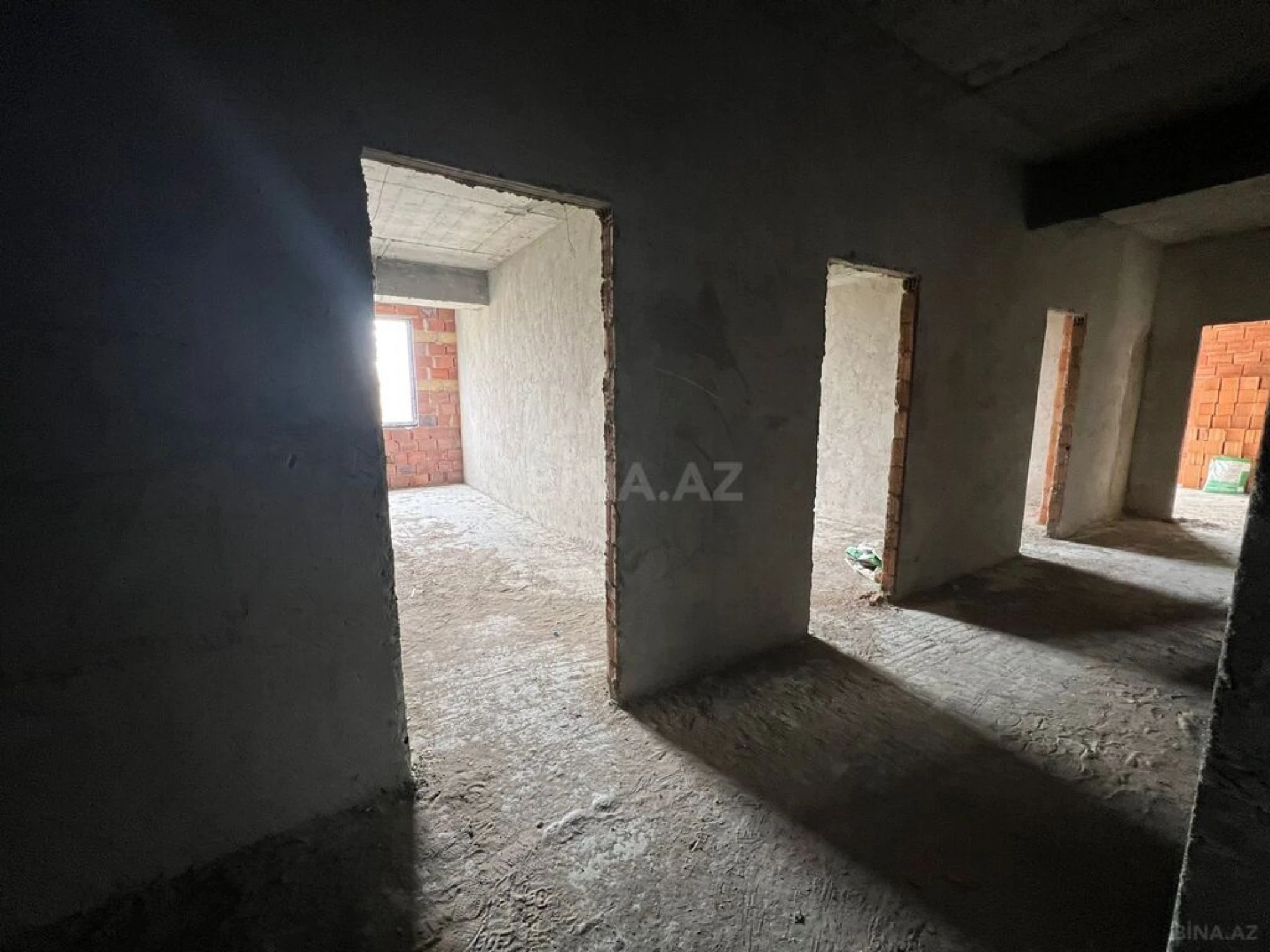Satılır 4 otaqlı mənzil 186.4 m²