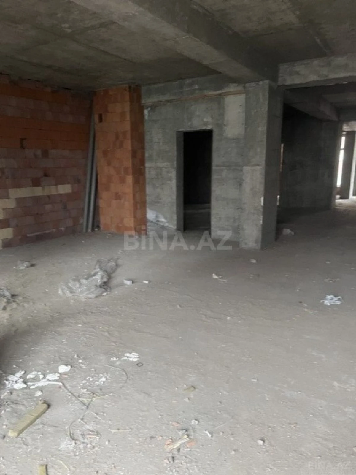 Satılır 4 otaqlı mənzil 192 m²