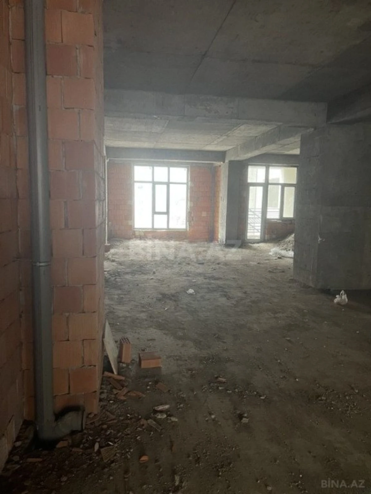 Satılır 4 otaqlı mənzil 192 m²