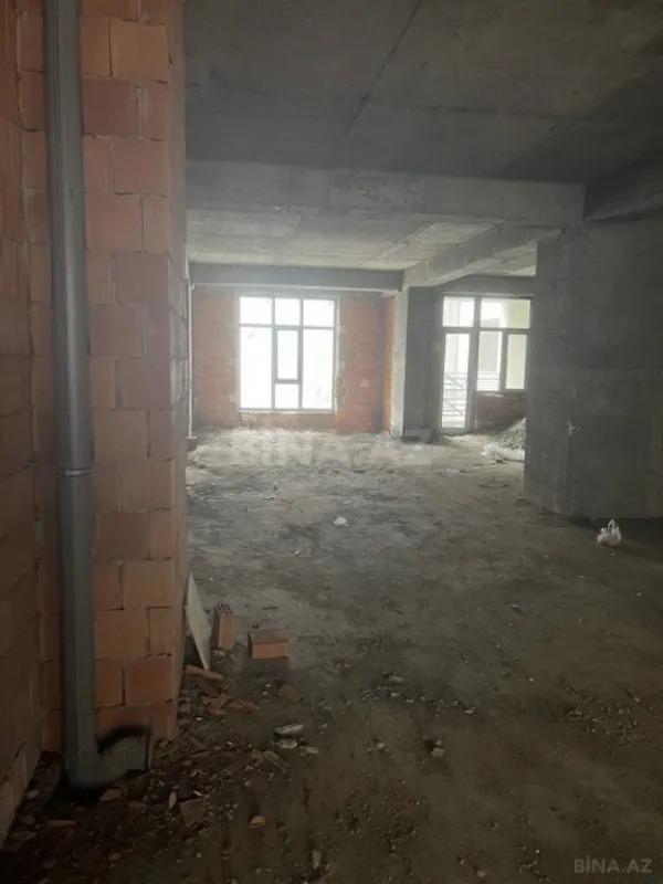 Satılır 4 otaqlı mənzil 192 m²