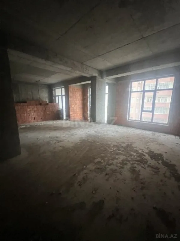 Satılır 4 otaqlı mənzil 192 m²