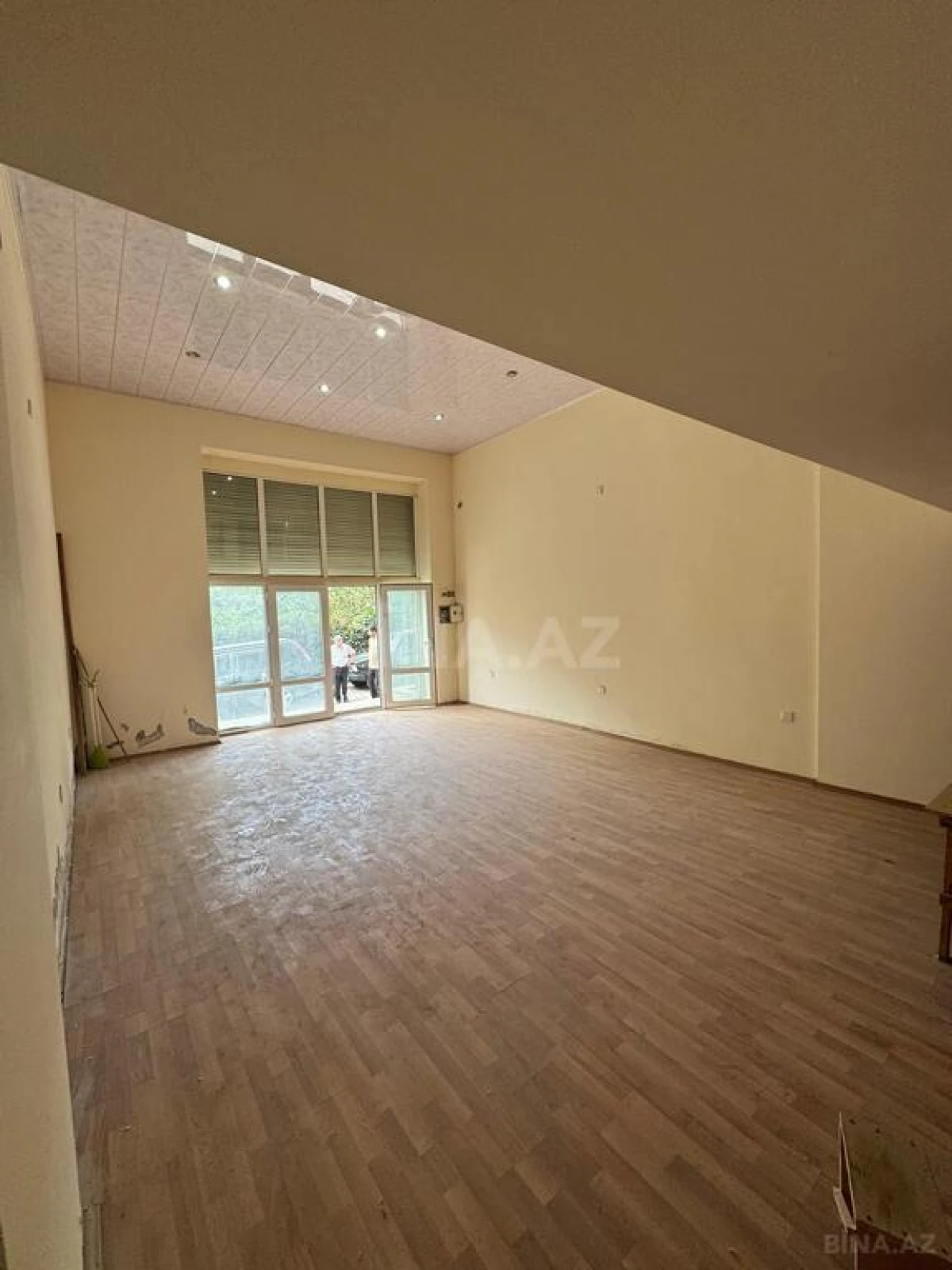 Satılır obyekt 60 m²