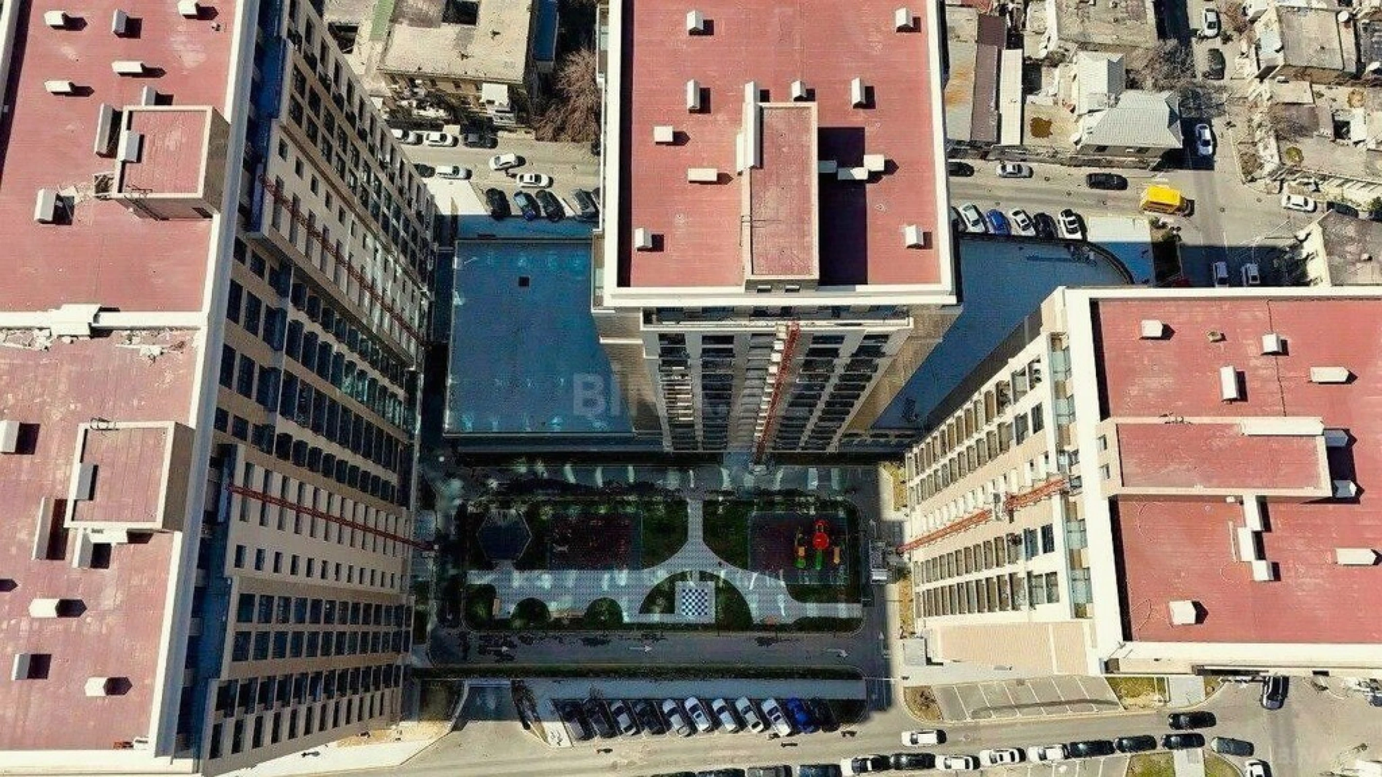 Satılır 5 otaqlı mənzil 268 m²