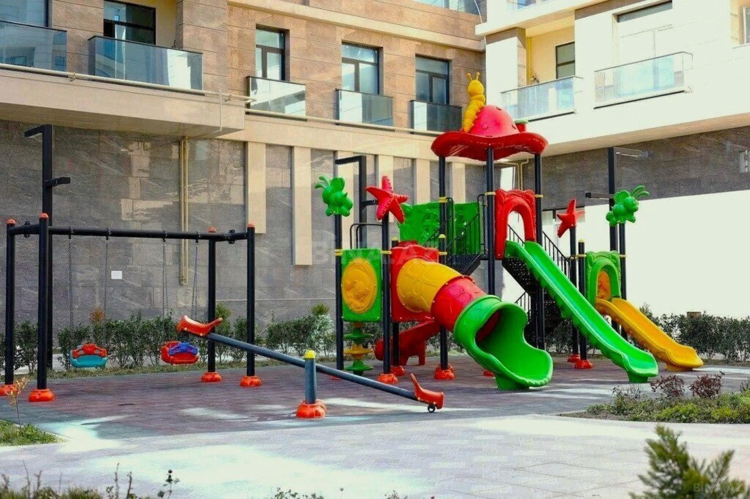 Satılır 5 otaqlı mənzil 268 m²