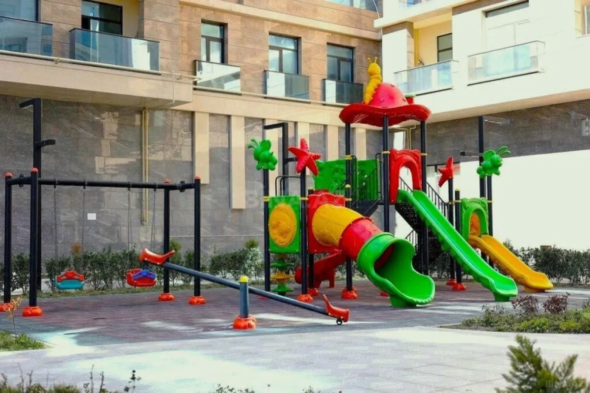 Satılır 5 otaqlı mənzil 268 m²