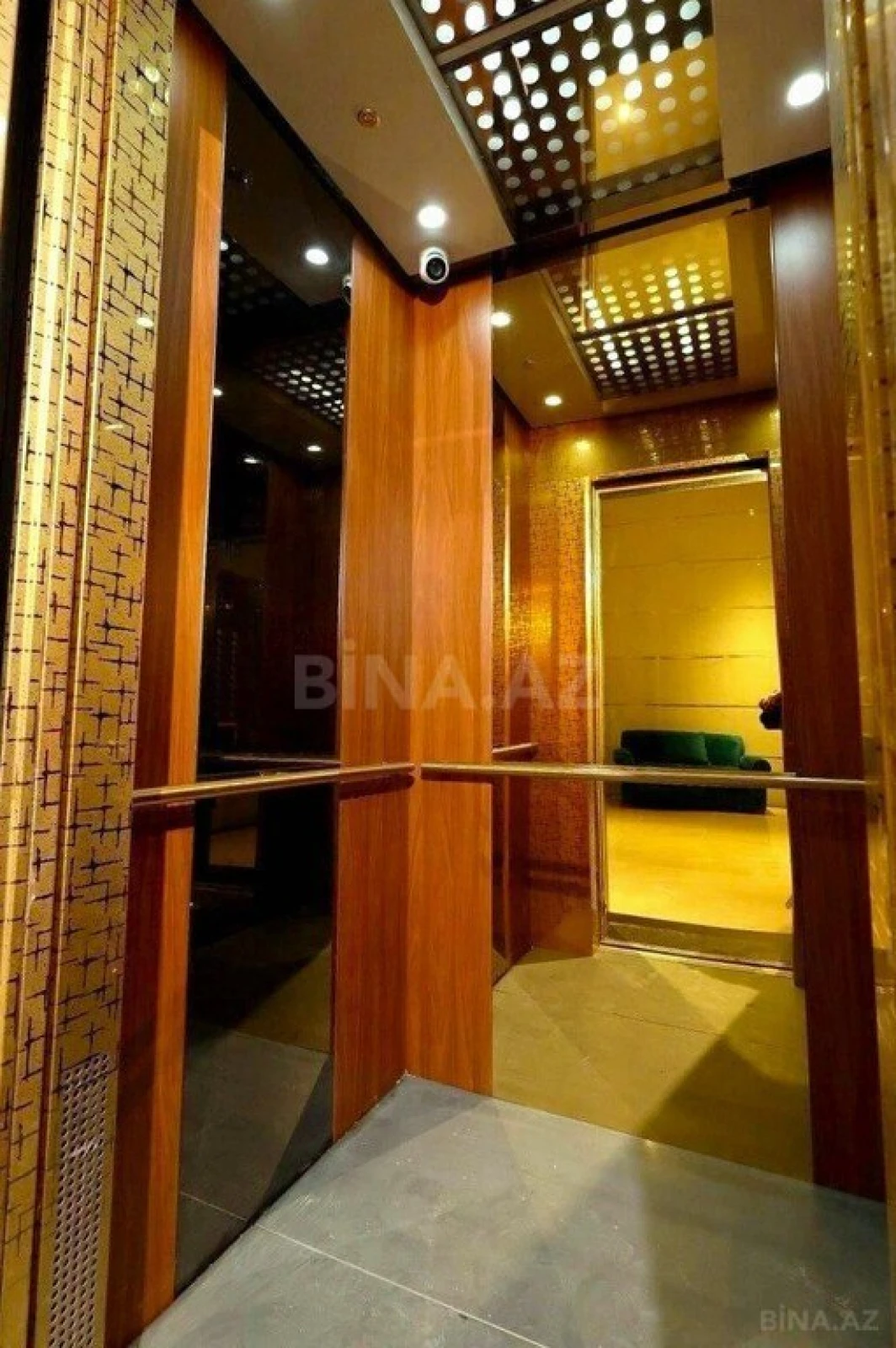 Satılır 5 otaqlı mənzil 268 m²