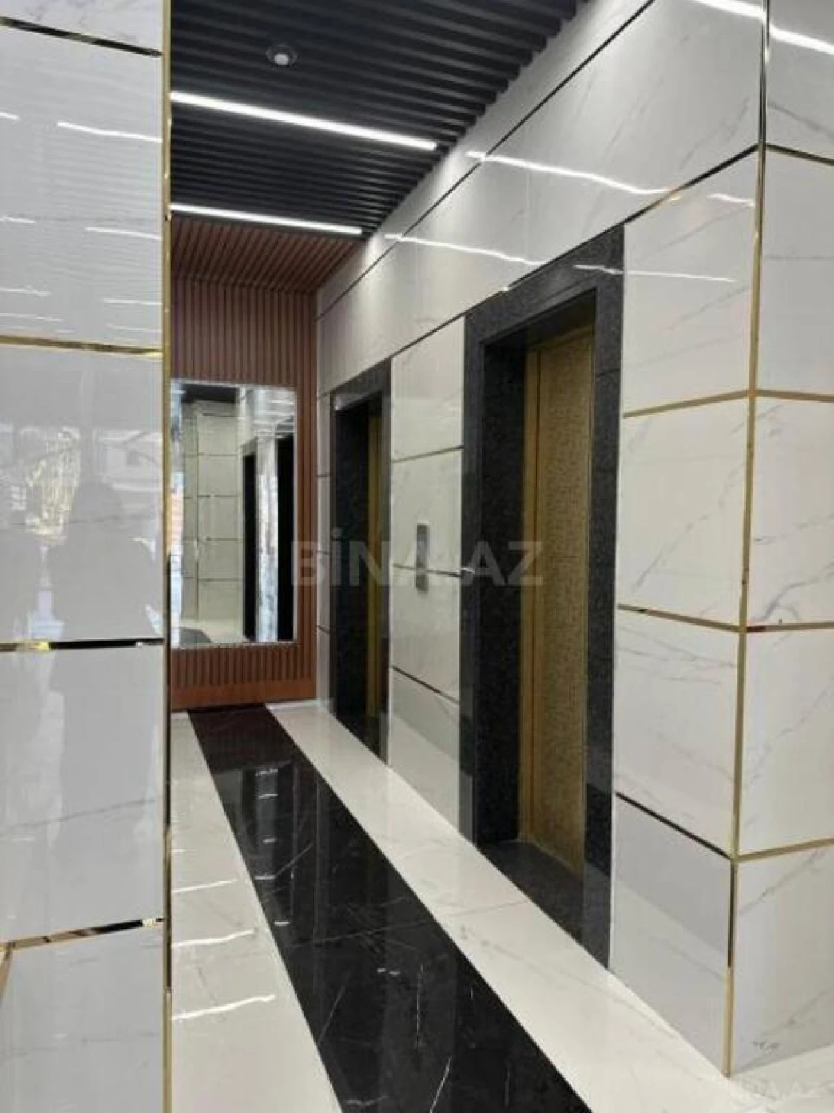 Satılır 5 otaqlı mənzil 268 m²