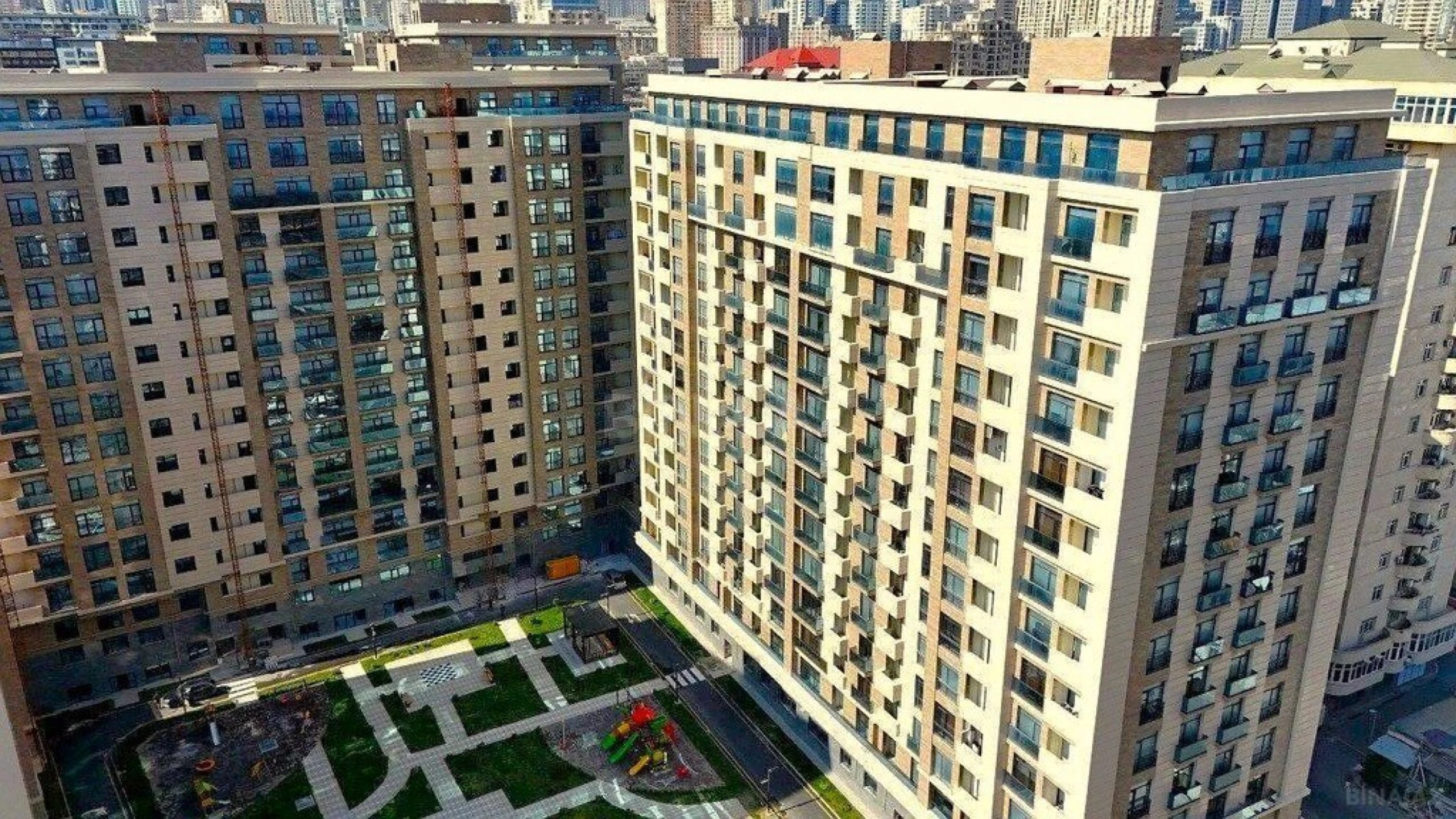 Satılır 5 otaqlı mənzil 268 m²