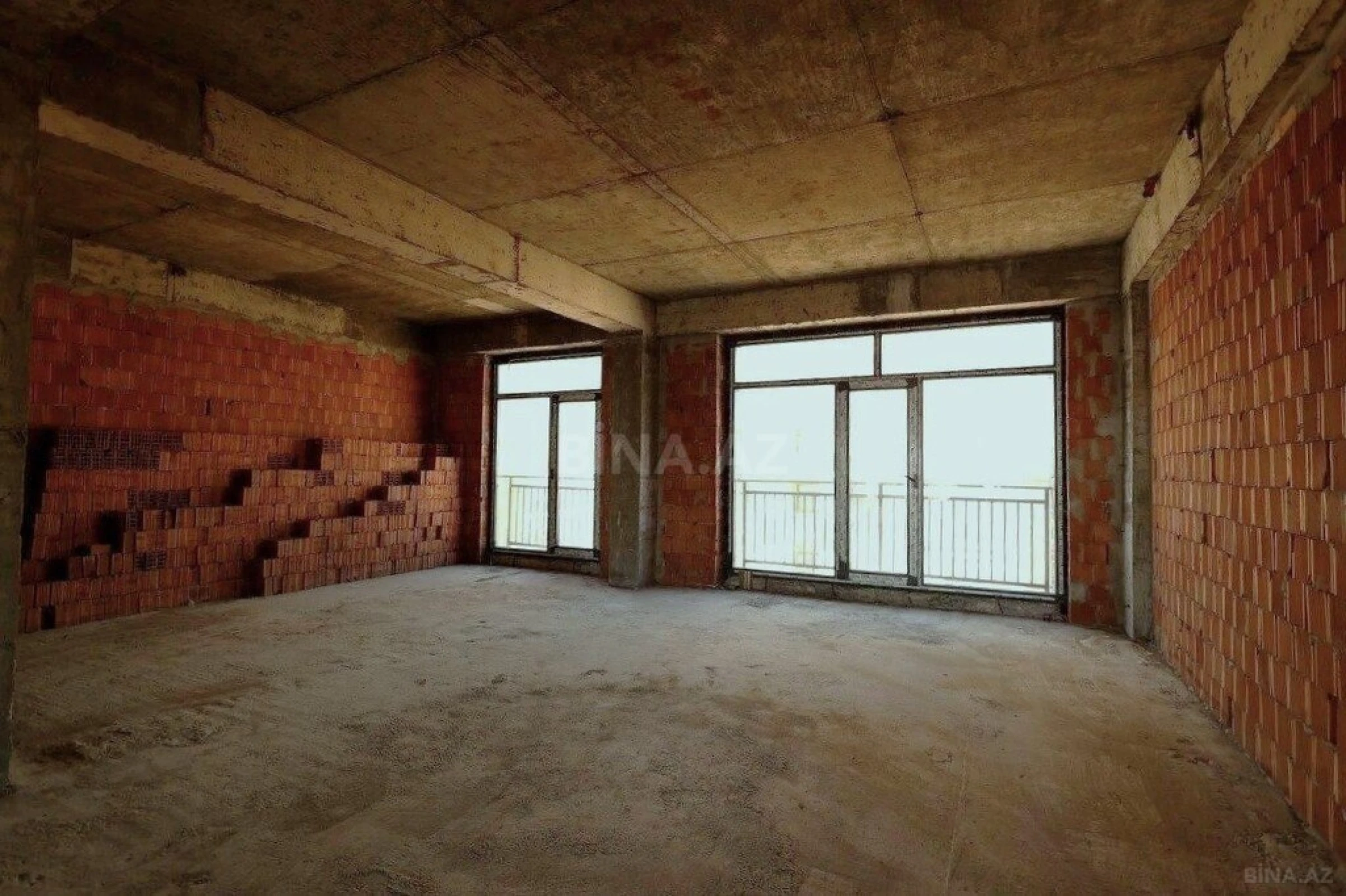Satılır 5 otaqlı mənzil 268 m²