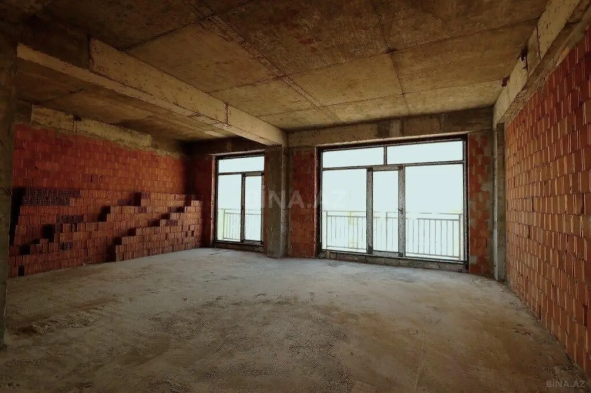 Satılır 5 otaqlı mənzil 268 m²