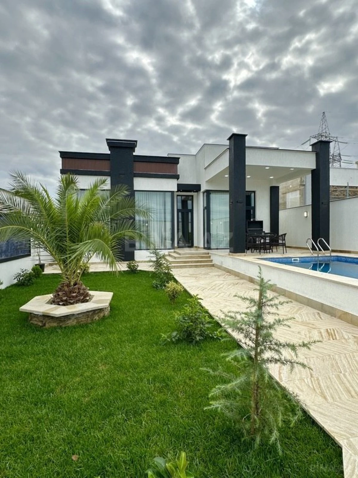 Satılır 4 otaqlı həyət evi 150 m²
