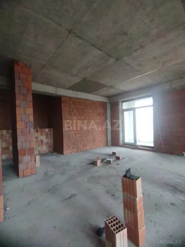 Satılır 3 otaqlı mənzil 126.7 m²