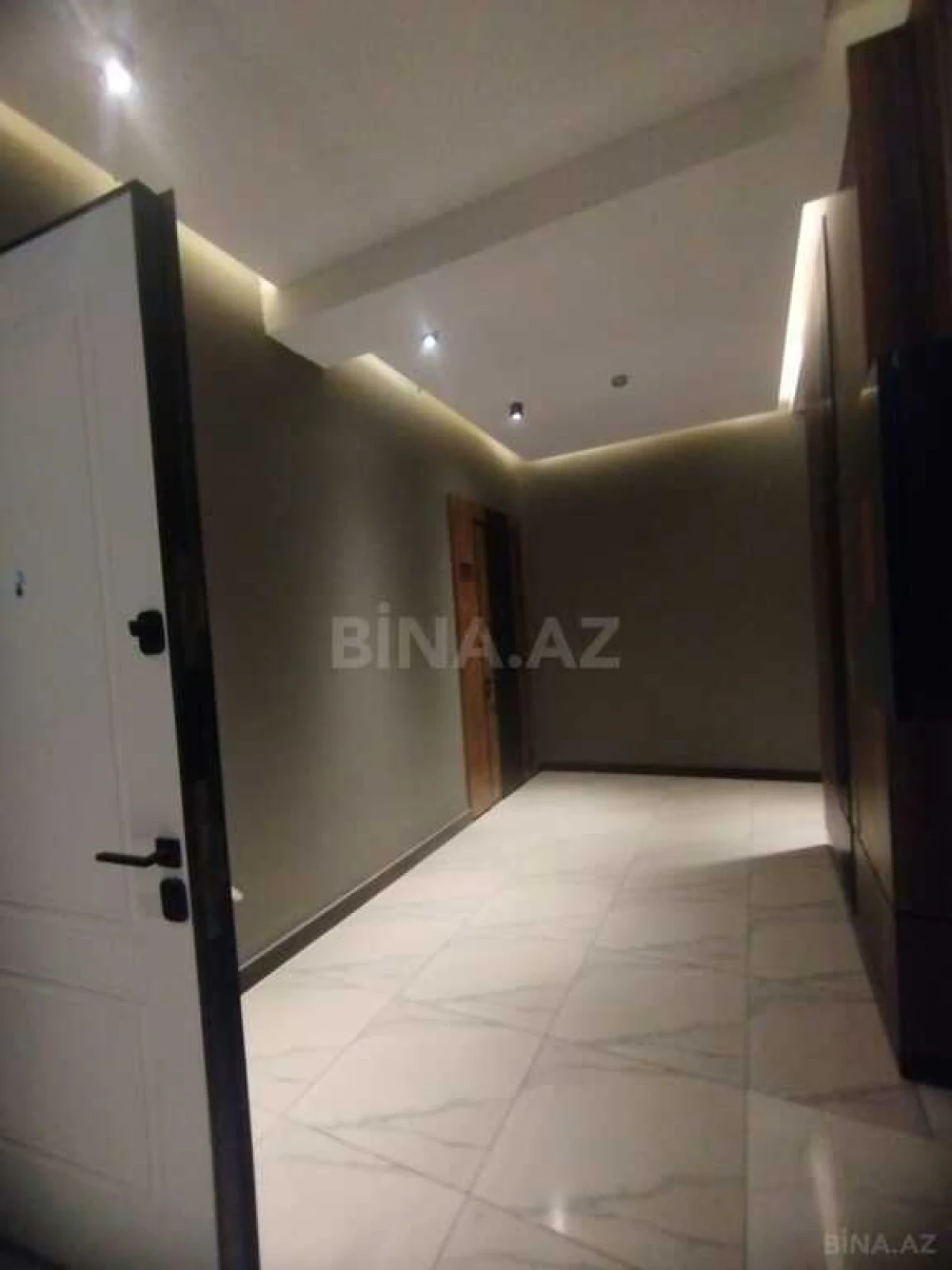 Satılır 3 otaqlı mənzil 126.7 m²